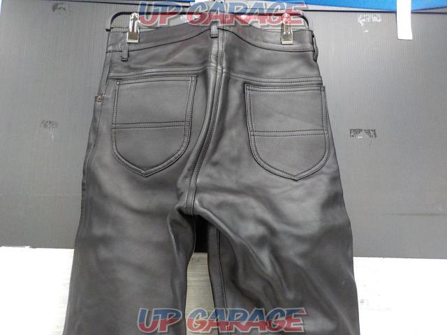 Harold
Daniell
Leather pants
Size: L-03