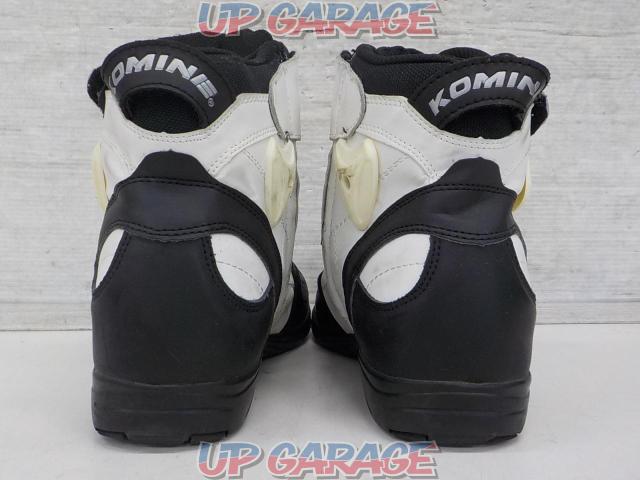 KOMINE (Komine)
Air through riding shoes
BK-068
Size: 26.5-03