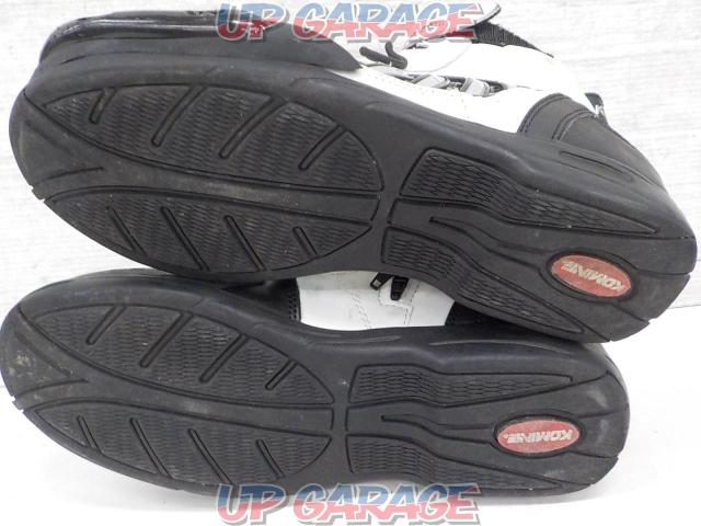 KOMINE (Komine)
Air through riding shoes
BK-068
Size: 26.5-10