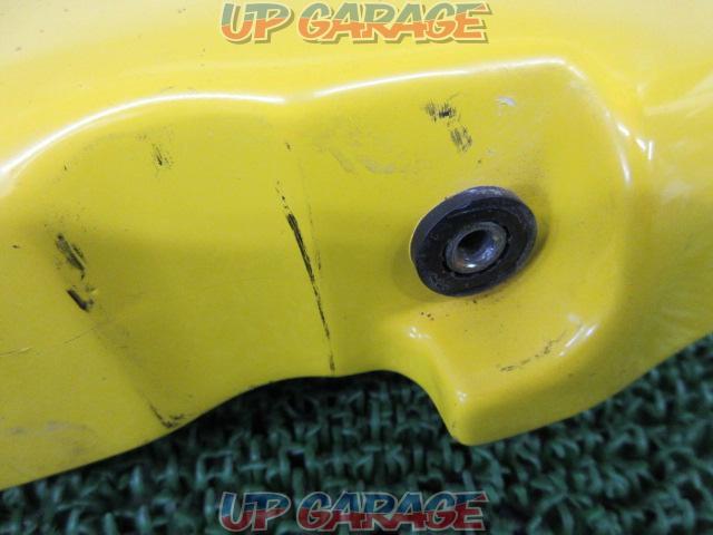 Unknown Manufacturer
Front fender (yellow)
CB400SF (NC31)-04