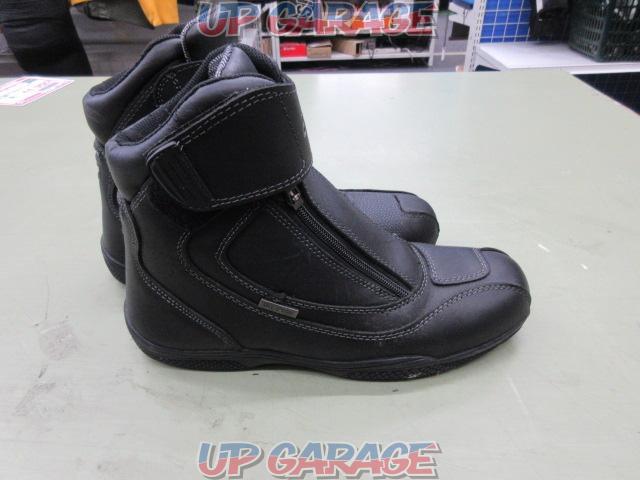 ARCX
WATERPROOF
Riding shoes
Size 43-03