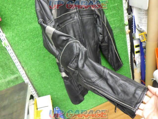 Harley Davidson Leather Jacket
Size M-03