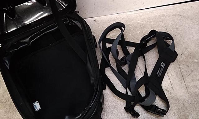 Moto Fizz Shell Seat Bag
(Carbon handle)-02