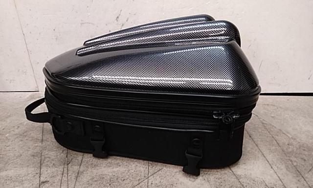 Moto Fizz Shell Seat Bag
(Carbon handle)-06