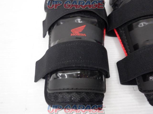 Tag cut Yes
HONDA
Knee protector
Size unknown-02
