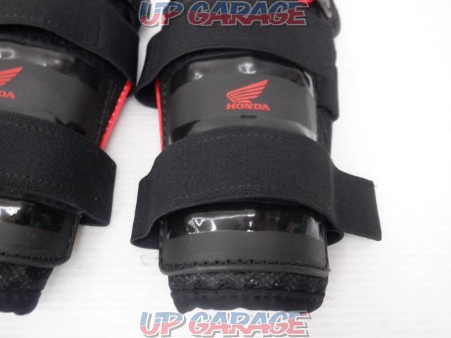 Tag cut Yes
HONDA
Knee protector
Size unknown-04