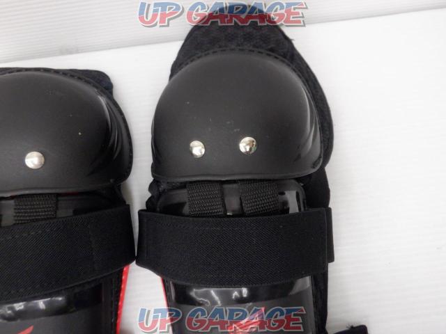 Tag cut Yes
HONDA
Knee protector
Size unknown-05