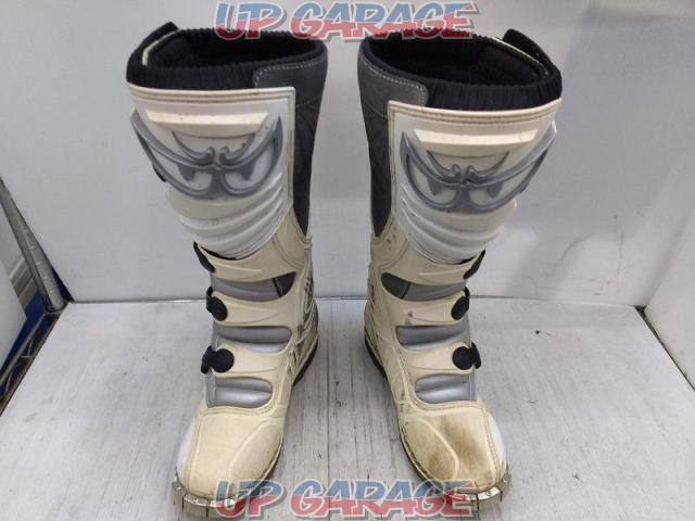 BERIK
CONTENDER
Racing boots-03
