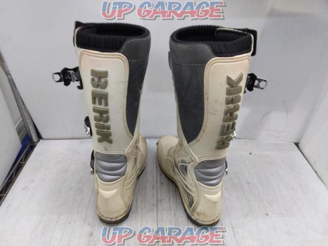 BERIK
CONTENDER
Racing boots-04