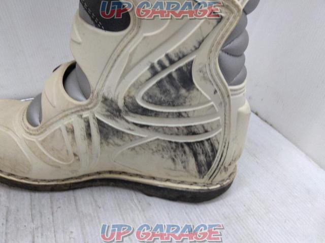 BERIK
CONTENDER
Racing boots-05