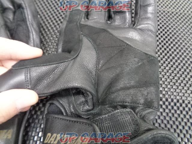 DAYTONA
Winter Leather Gloves
black
Size unknown (no tag)-04