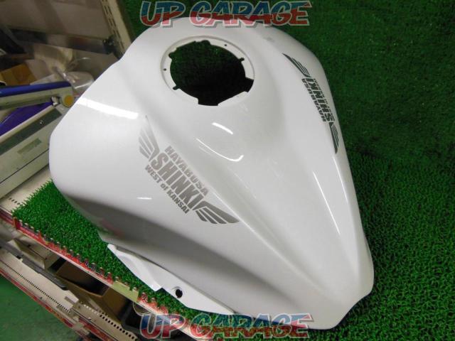 【SUZUKI】純正タンクカバー ホワイト GSX1300R(EJ11A)-04