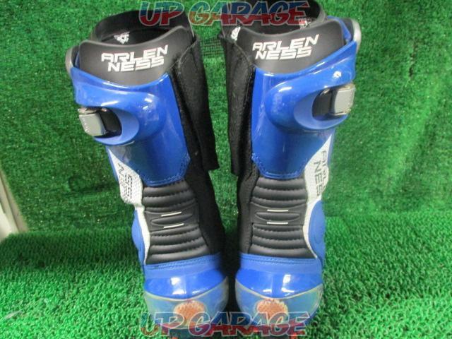 ARLEN
NESS Perforated Racing Boots
Blue / black / white
Size:EUR41(25.5cm)
Product code: AAIMM-0007-06