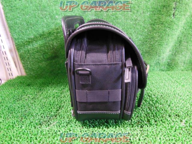 HenlyBeginsDHS-2
Saddle bags
black
Capacity: 12L-04