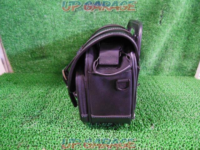 HenlyBeginsDHS-2
Saddle bags
black
Capacity: 12L-07